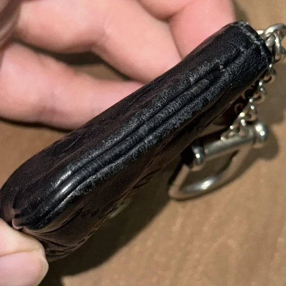 Gucci Guccissma leather embossed key chain coin wallet holder - Picture 5 of 10